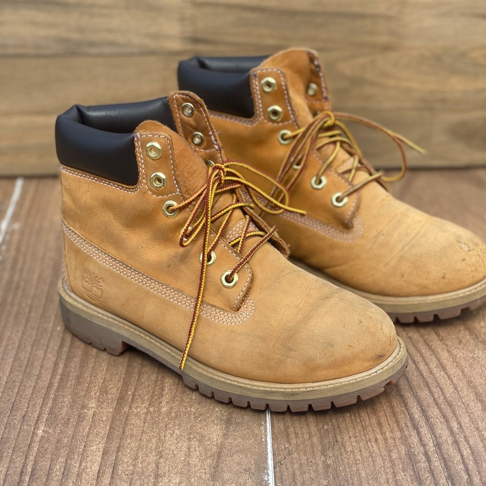 TIMBERLAND  WATERPROOF BOOTS Size 4M. No Box 12909